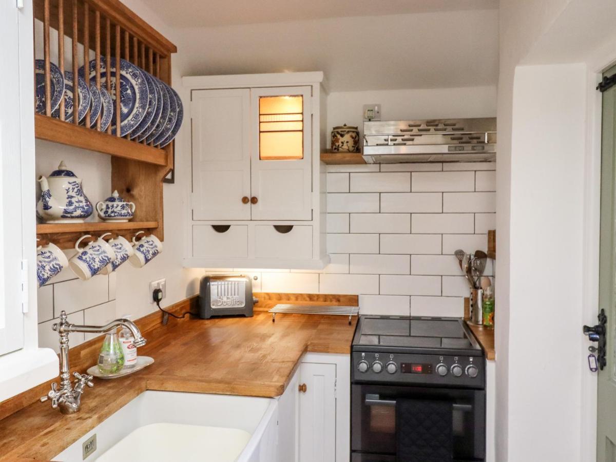 Michaelmass Cottage Уитби Екстериор снимка