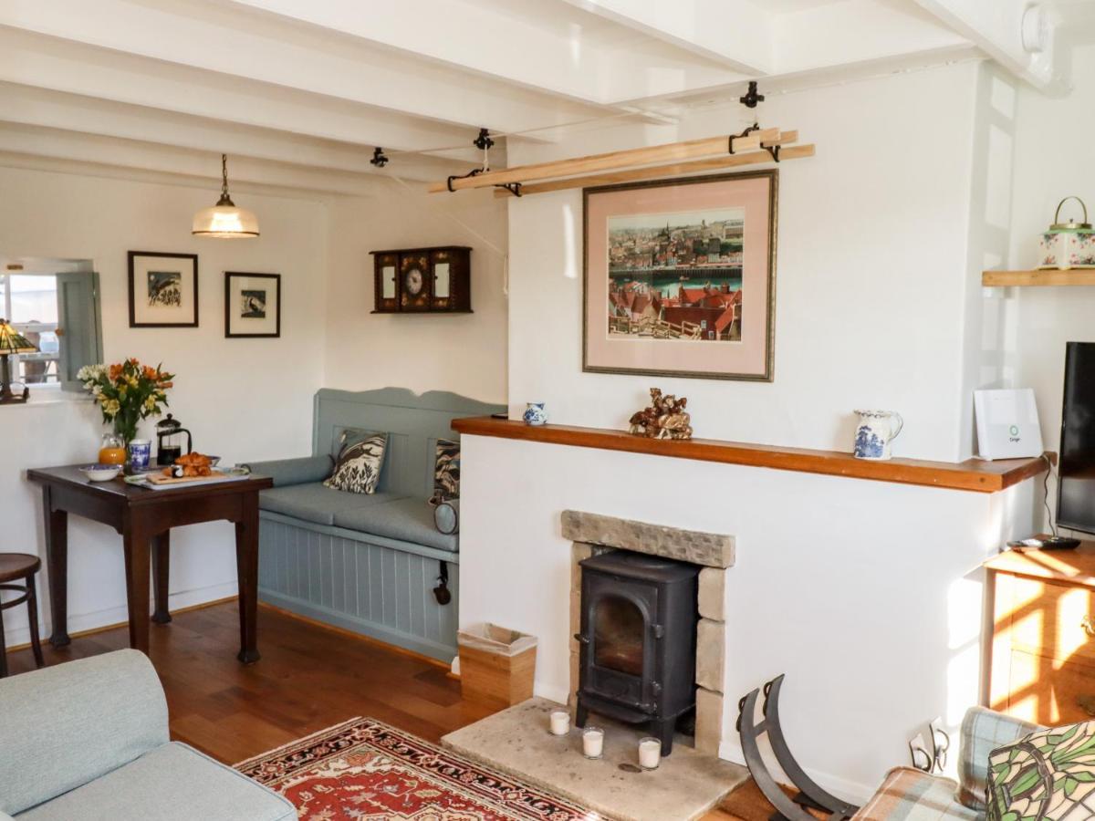 Michaelmass Cottage Уитби Екстериор снимка