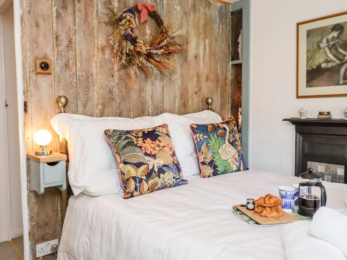 Michaelmass Cottage Уитби Екстериор снимка